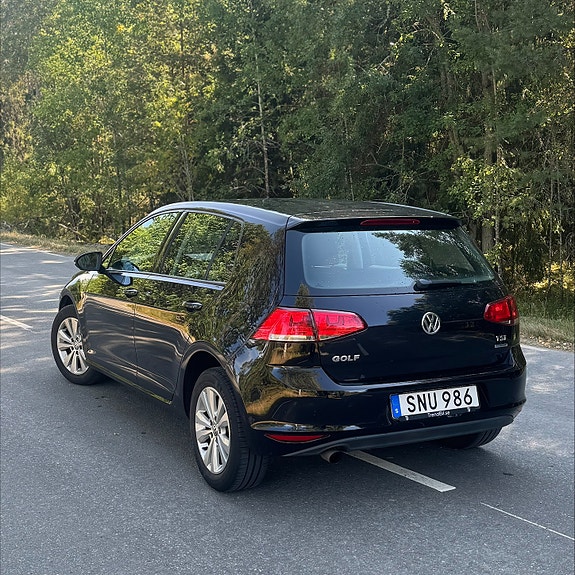 Volkswagen Golf VII 2 of 6