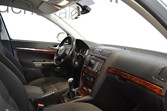 Skoda Octavia 5 of 10