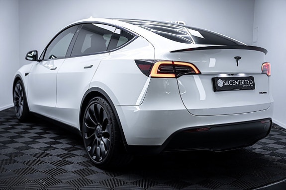 Tesla Model Y 11 of 27