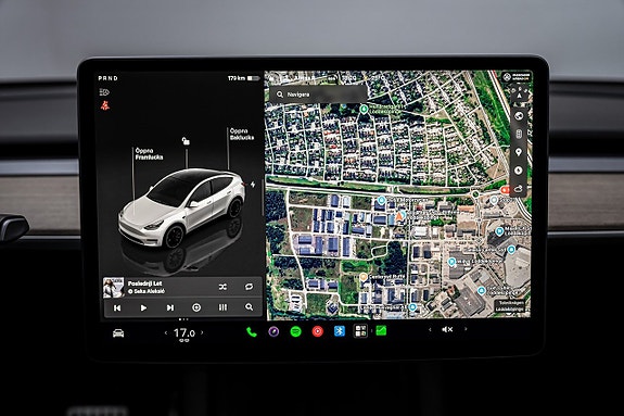 Tesla Model Y 18 of 27