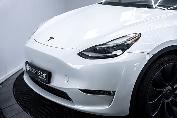 Tesla Model Y 2 of 27