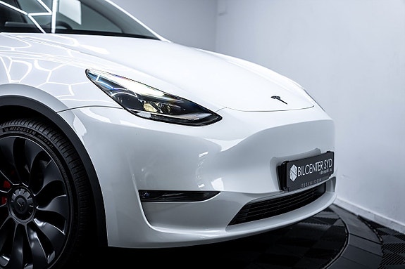 Tesla Model Y 7 of 27