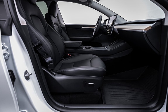Tesla Model Y 27 of 27