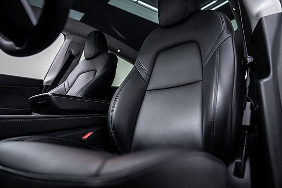 Tesla Model Y 23 of 27