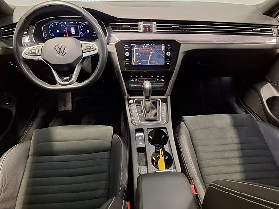Volkswagen Passat 10 of 16