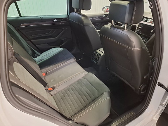 Volkswagen Passat 13 of 16