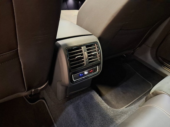 Volkswagen Passat 15 of 16