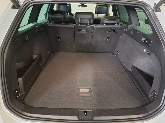 Volkswagen Passat 9 of 16