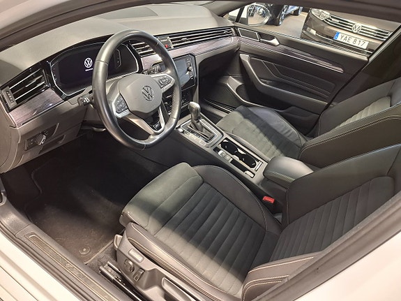 Volkswagen Passat 11 of 16