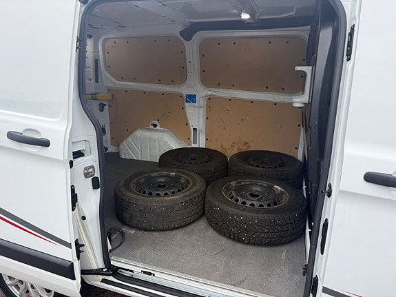 Ford Transit Custom 17 of 19