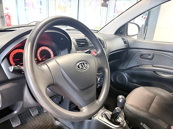 Kia Picanto 5 of 9