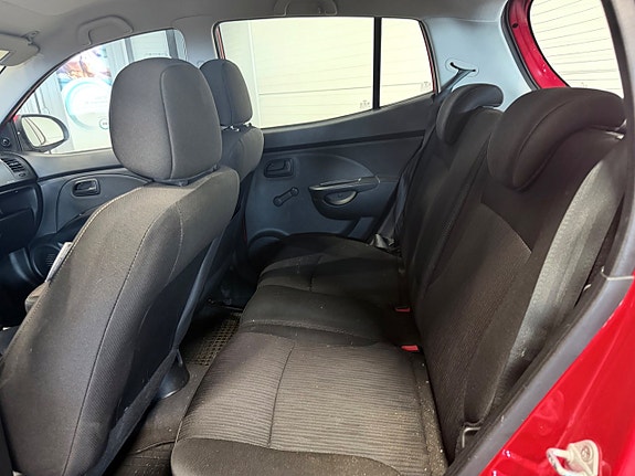 Kia Picanto 7 of 9