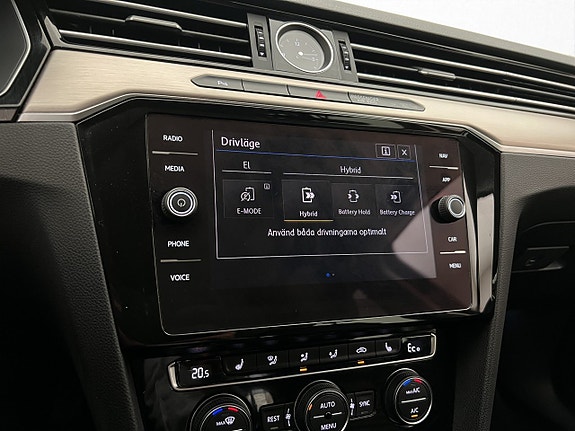 Volkswagen Passat 25 of 30