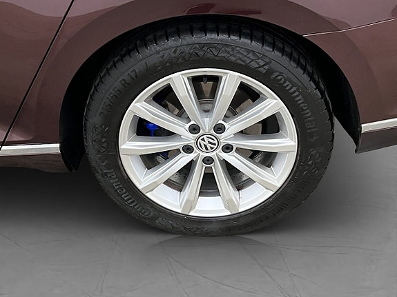 Volkswagen Passat 30 of 30
