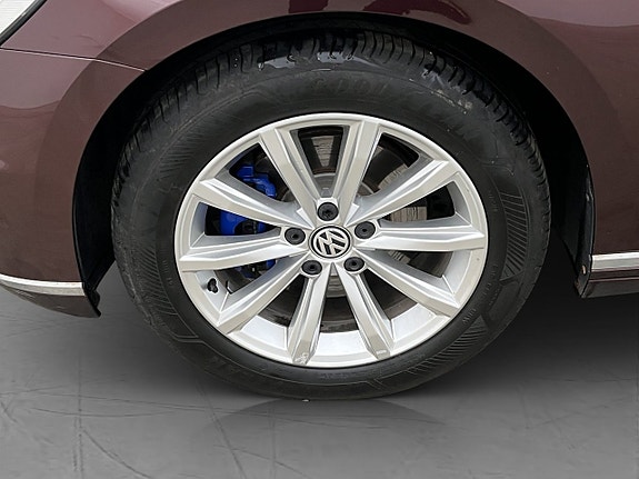 Volkswagen Passat 29 of 30