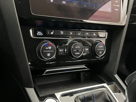 Volkswagen Passat 21 of 30