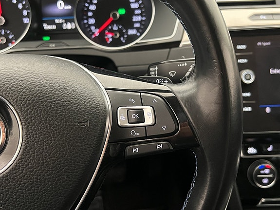 Volkswagen Passat 17 of 30