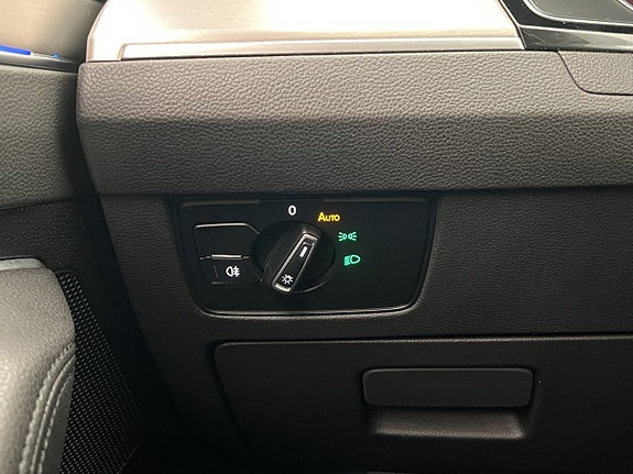 Volkswagen Passat 19 of 30