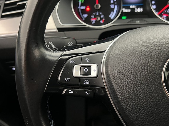 Volkswagen Passat 16 of 30
