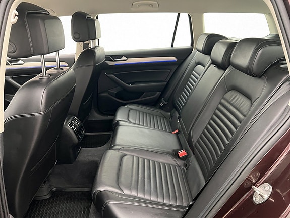Volkswagen Passat 11 of 30