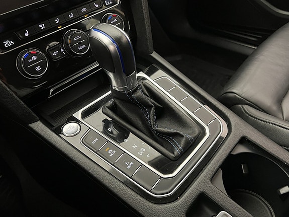 Volkswagen Passat 20 of 30