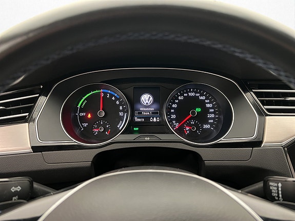 Volkswagen Passat 15 of 30