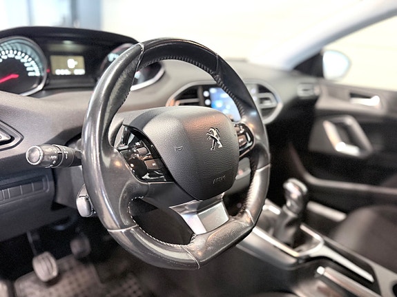 Peugeot 308 9 of 14