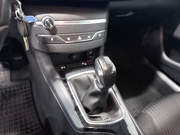 Peugeot 308 12 of 14