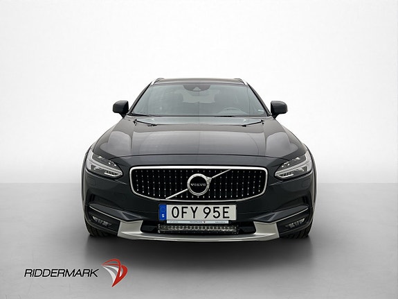 Volvo V90 Cross Country 2 of 30