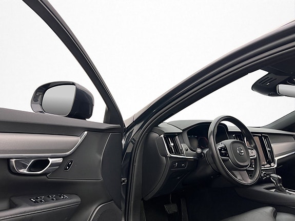 Volvo V90 Cross Country 9 of 30