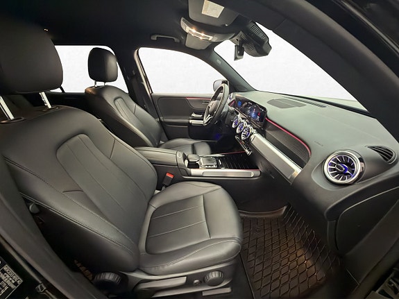 Mercedes-Benz EQB300 24 of 30
