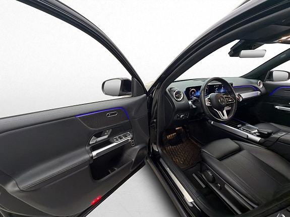 Mercedes-Benz EQB300 10 of 30