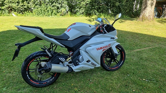 Yamaha YZF-R125 3 of 3