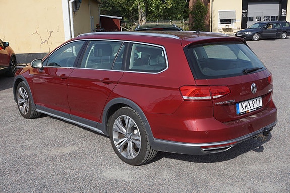 Volkswagen Passat Alltrack 2 of 7