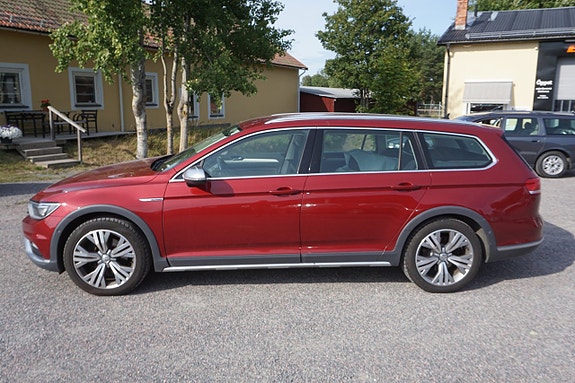 Volkswagen Passat Alltrack 3 of 7