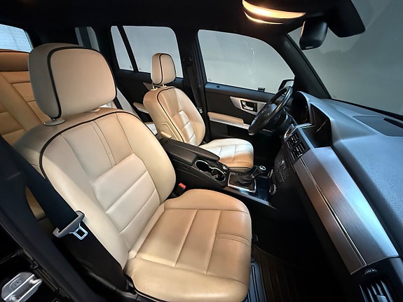 Mercedes-Benz GLK320 8 of 13