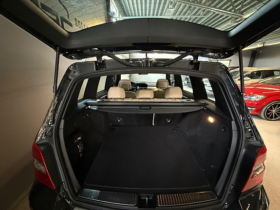Mercedes-Benz GLK320 11 of 13