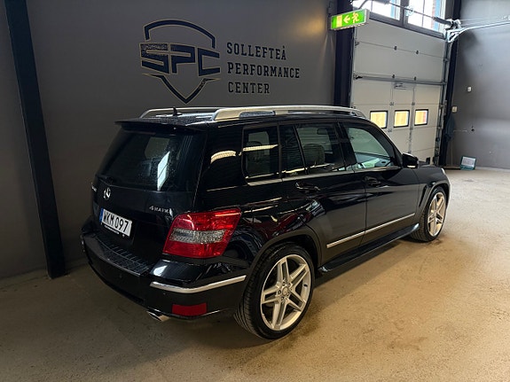 Mercedes-Benz GLK320 3 of 13