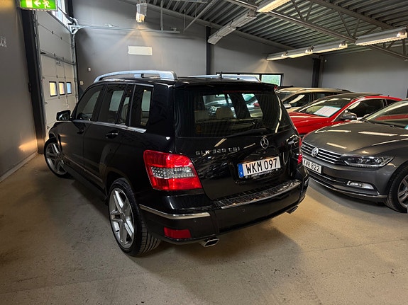Mercedes-Benz GLK320 6 of 13