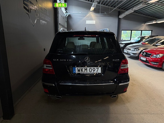 Mercedes-Benz GLK320 5 of 13
