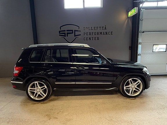 Mercedes-Benz GLK320 2 of 13
