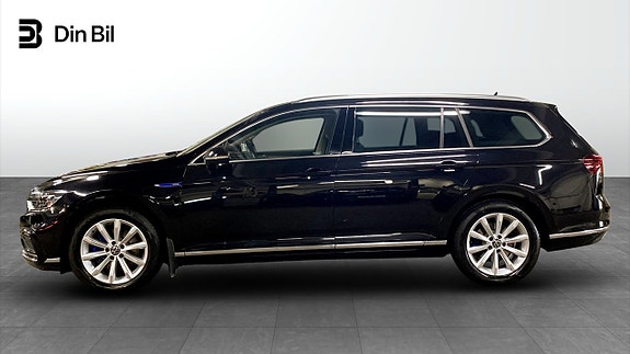 Volkswagen Passat 2 of 12
