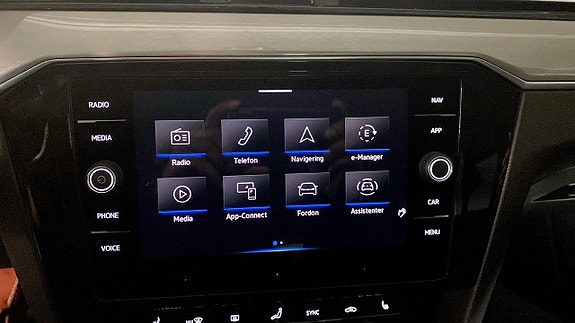 Volkswagen Passat 9 of 12