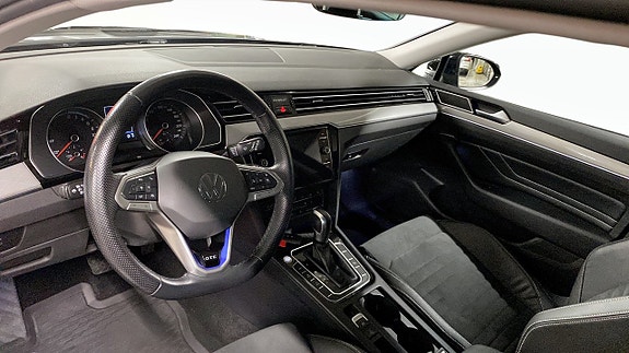 Volkswagen Passat 7 of 12