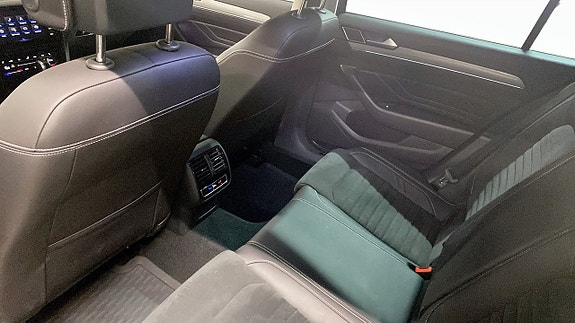 Volkswagen Passat 11 of 12