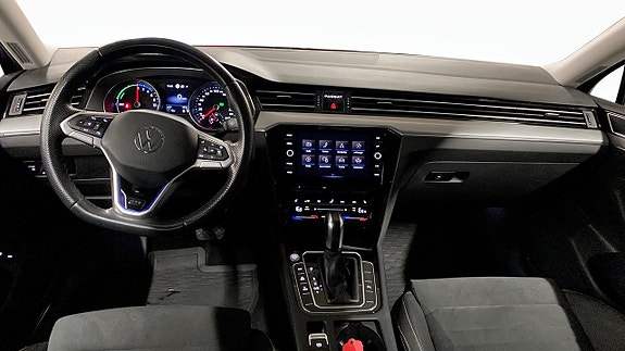Volkswagen Passat 10 of 12