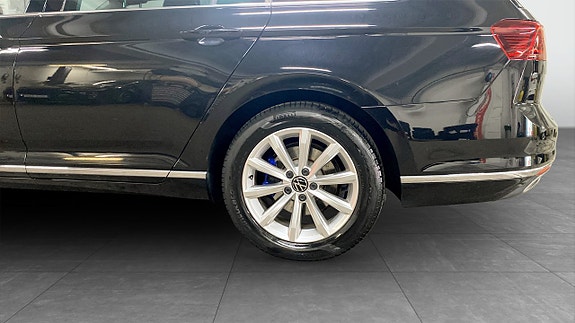 Volkswagen Passat 6 of 12