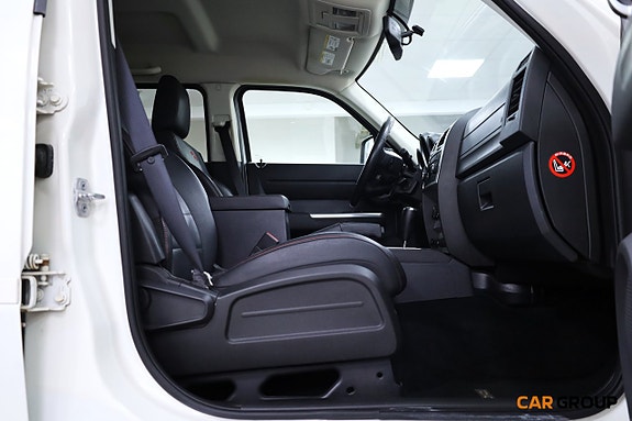 Dodge Nitro 14 of 18