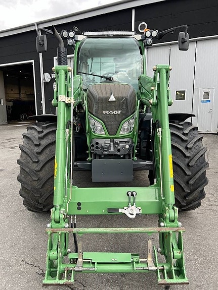 Fendt 516 Vario Profi 9 of 23