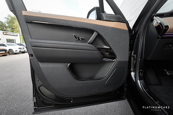 Land Rover Range Rover Sport 17 of 20